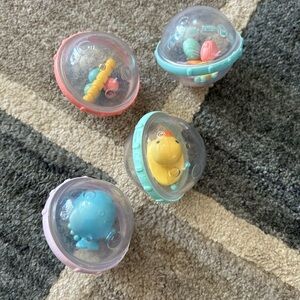 Munchkin floating and play bubbles